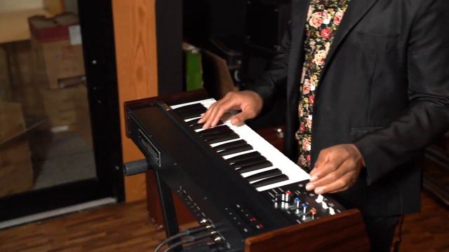 KORG miniKORG 700FS - A Brand New Classic | Overview & Playing Demo смотреть онлайн