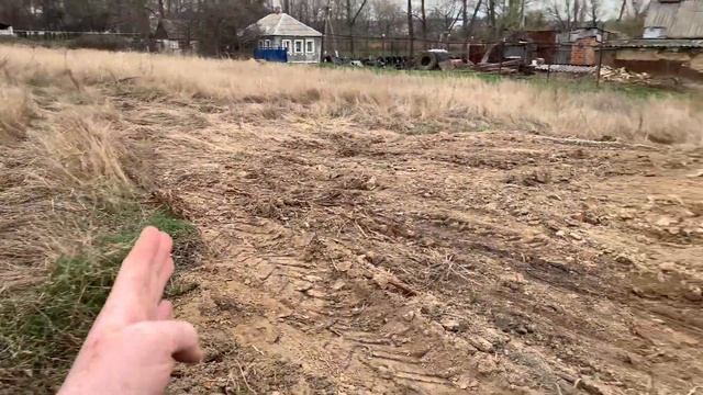 РОВНЯЕМ УЧАСТОК ЛОПАТОЙ СВОИМИ РУКАМИ Как Выровнять Участок Лопатой смотреть онлайн