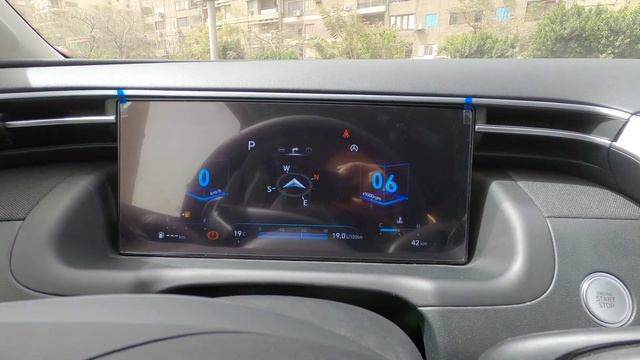 استعراض مواصفات هيونداي توسان 2022 الفئة الرابعة لون رمادي امازون