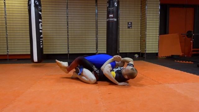 Shoulder Crunch Sweep #bjj #grappling #submissionguide