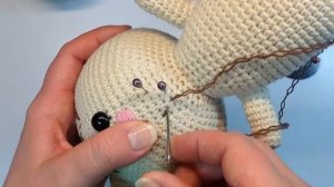 Как вышить рот и брови вязаной игрушке. Вышивка на игрушках амигуруми. Мастер-класс. Amigurumi