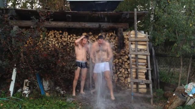 Обливание холодной водой (ice bucket challenge) смотреть онлайн