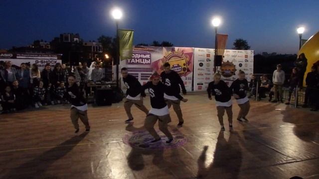 ShakeR Crew смотреть онлайн