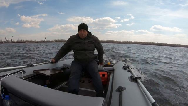 Залипательное видео.По Волге в апреле на лодке RiverBoats RB — 430 и мотор Suzuki DT 9,9 AS смотреть онлайн