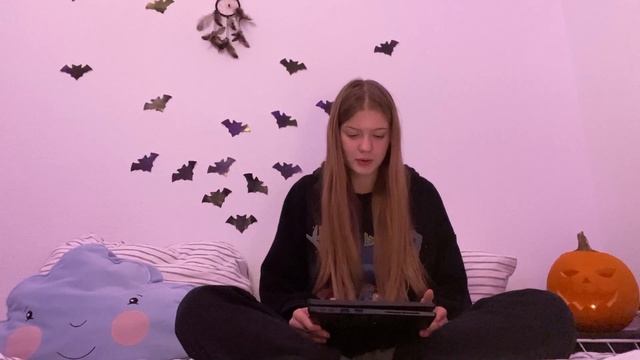 украшаю комнату к ХЭЛЛОУИНУ/как вырезать тыкву?/идеи макияжа на ХЭЛЛОУИН смотреть онлайн