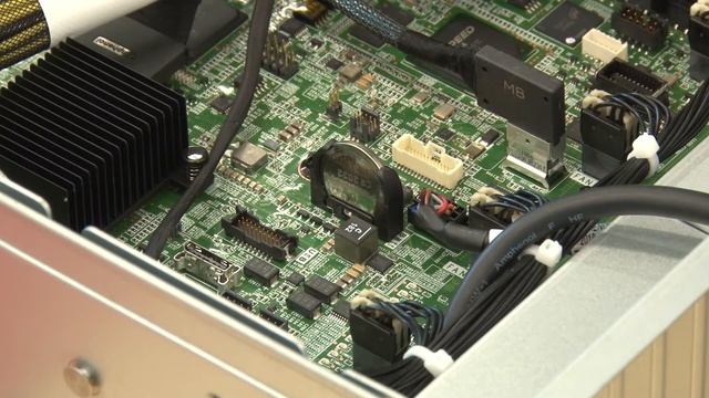 Lenovo ThinkSystem SR670 removing a CMOS battery смотреть онлайн