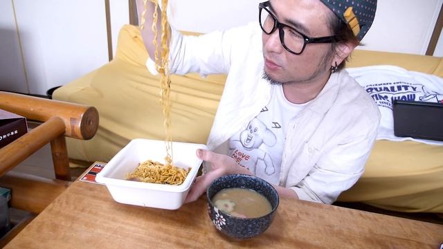 ぶぶか油そば【飯動画】【カップ焼きそば】【インスタント】 смотреть онлайн