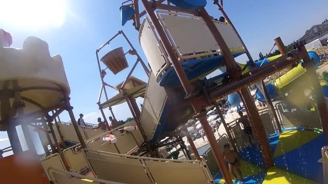 Аквапарк. Акула в аквапарке. Самый лучший аквапарк в МИРЕ. Parc Aquatique. Meilleur Parc Aquatique.