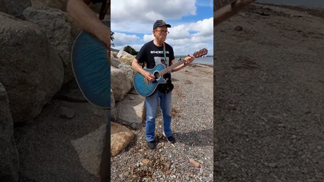 Eric playing "The Seagull Song" on Carsthorn Beach. Homage to Richard Thompson смотреть онлайн