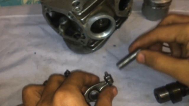 Honda CD 70 Piston Head Cylinder Repairing / Bike Piston Head Smock Problem In Urdu |Study Of Bikes смотреть онлайн