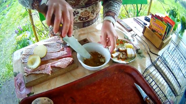 КАК ПРИГОТОВИТЬ КАРТОШКУ НА КОСТРЕ ОРЕГИНАЛЬНО. ГОТОВИМ ДОМА. HOW TO MAKE POTATO ON THE FIRE IT IS смотреть онлайн