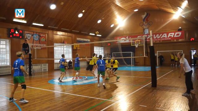 10 сильнейших волейбольных команд соревнуются в Междуреченске смотреть онлайн