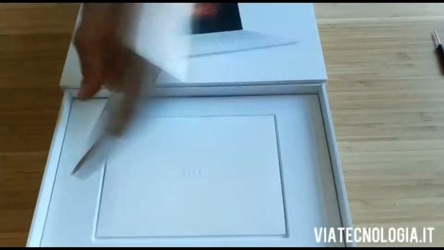 Unboxing Xiaomi Mi Notebook 12.5" ViaTecnologia.it смотреть онлайн
