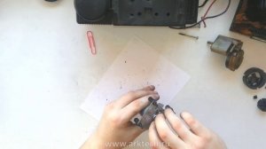 Ремонт вакуумного насоса Mercedes W140 / Замена моторчика 1397220145 в ЦЗ Mercedes W140