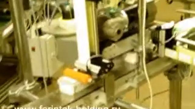 Нанесение этикетки сверху на крышку лотка смотреть онлайн