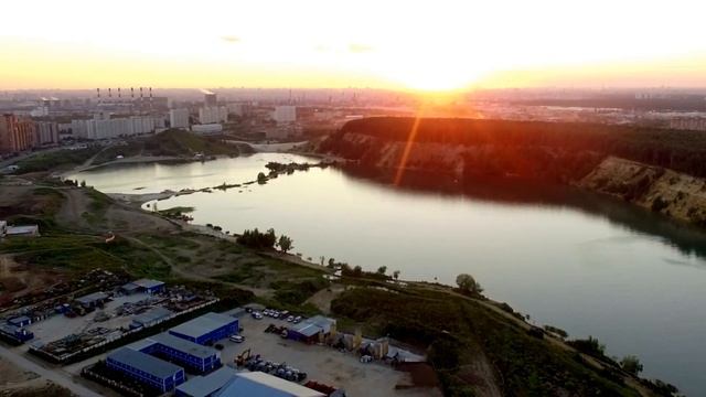 Карьер Земснаряд на закате. пролёт квадрокоптера смотреть онлайн