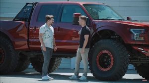 MegaRaptor 6x6 против Mercedes-Benz BRABUS 6x6 //400 000 долларов соответствуют 2 миллионам долларо