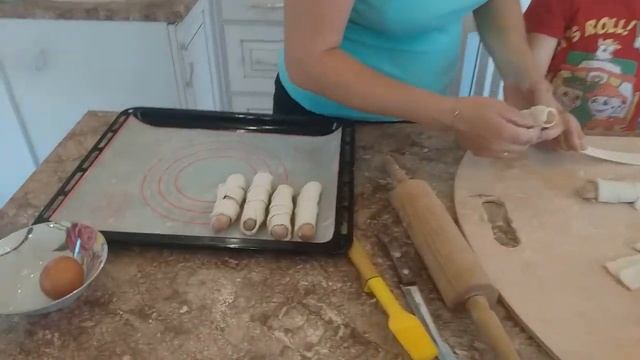 Готовим сосиски в тесте) смотреть онлайн