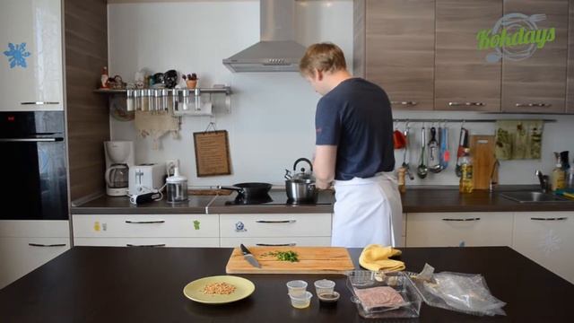 Фрикадельки в азиатском стиле с пряной рисовой лапшой №18