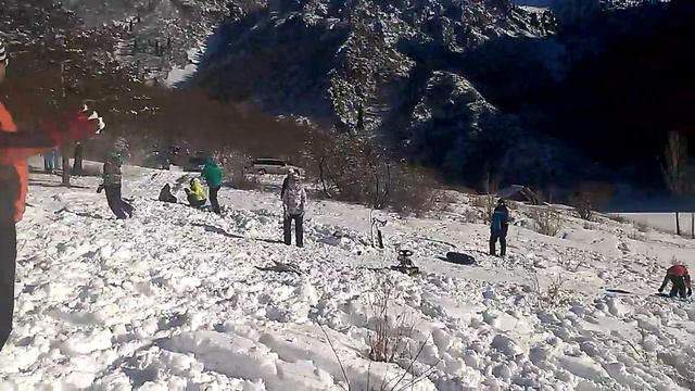 ASC поездка к озеру Иссык 2016 - игра в снежки смотреть онлайн