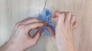 Очень просто! Зайчик вязаный спицами.