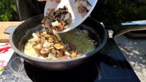 Морепродукты под сливочном чесночным соусом. Рецепт морепродуктов с соусом табаско.
