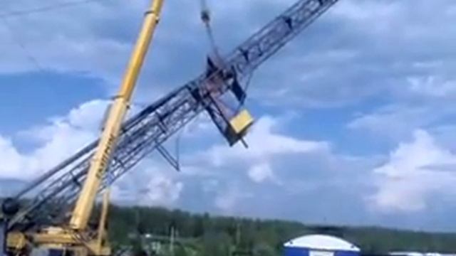 Падение вышки.mp4 смотреть онлайн