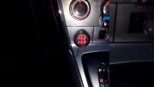Вольтметр в прикуриватель. Для чего нужен вольтметр в машине?