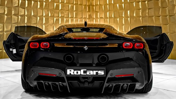 2022 FERRARI SF90 Stradale - Sound, Interior and Exterior