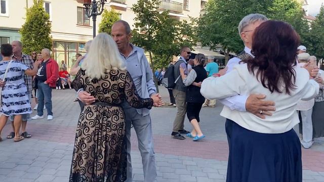 Как красиво у нас на танцах! смотреть онлайн