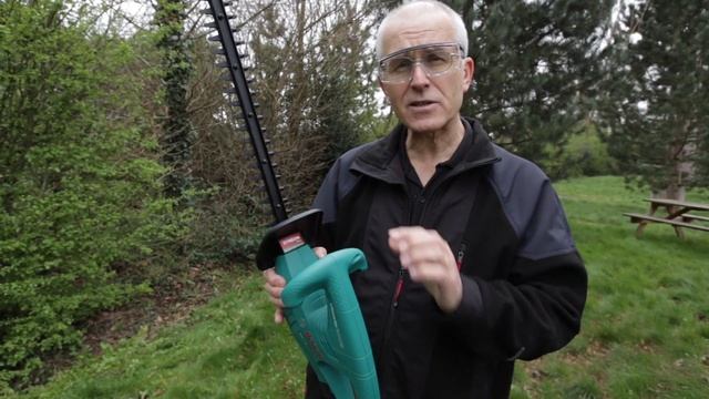 Bosch EASYHEDGECUT 12 450 - 10.8v Cordless Hedge Trimmer - FIRST LOOK смотреть онлайн
