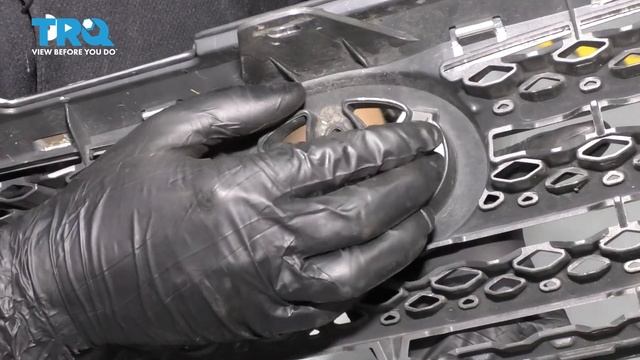 How to Replace Grille 2003-2008 Toyota Corolla смотреть онлайн