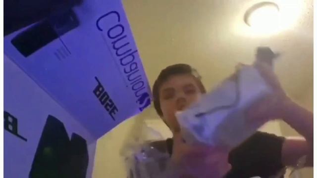 Unboxing a Bose Companion 2 Series III - Crashing Fish смотреть онлайн