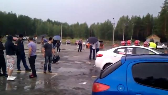 Honda Fit гонка на автомобилях-амфибиях :) смотреть онлайн