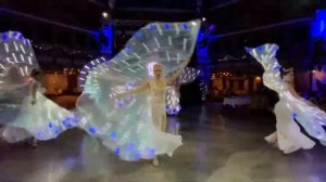 КРАСИВЫЙ танец со светодиодными крыльями на свадьбе