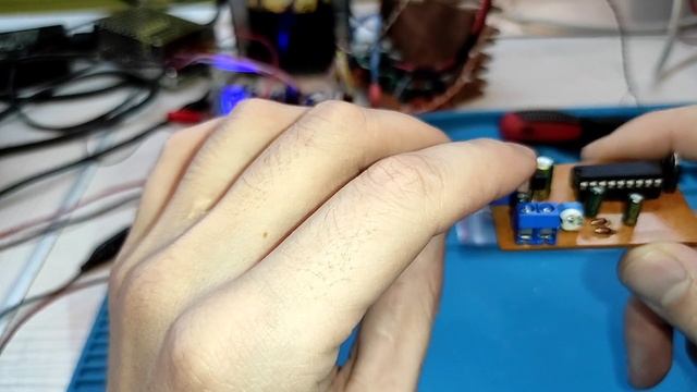 Светодиодный индикатор звукового сигнала на LM3915 (схема + плата) своими руками. смотреть онлайн