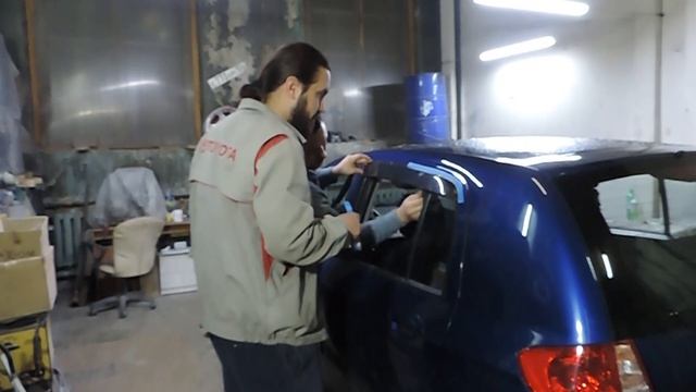 Шильдики авто на клей Момент, будет ли держаться? смотреть онлайн