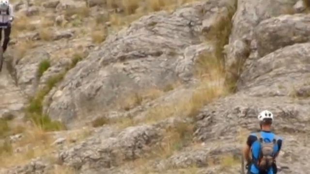 Даунхилл Горный велосипед - вниз с холма смотреть онлайн