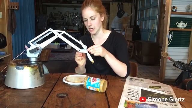 DIY Robot: Sandwich Making Robot | Scrappy Robots with Simone Giertz смотреть онлайн