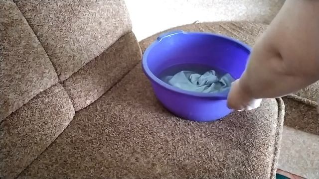 Чистка дивана в домашних условиях / смотреть онлайн
