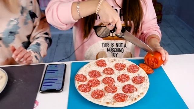 ЯНДЕКС АЛИСА УПРАВЛЯЕТ НАШИМИ ПИЦЦАМИ ЧЕЛЛЕНДЖ / ТРОЛЛИМ АЛИСУ CHALLENGE смотреть онлайн