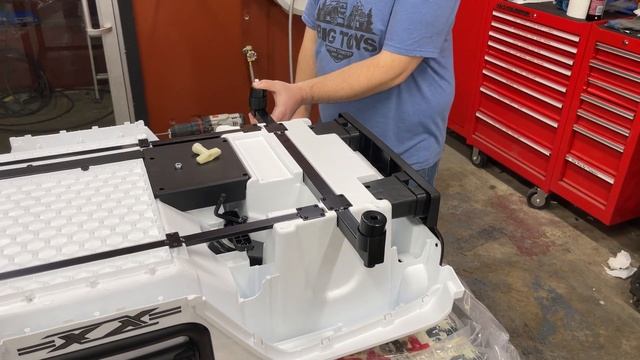 24v Alpine Crawler (2WD) - Assembly смотреть онлайн