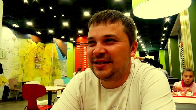 (День 1) VLOG: Едем в Аквапарк / We eat in the Aquapark смотреть онлайн