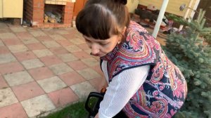 Женский обзор аккумуляторной газонокосилки | настолько ли хорош этот триммер?