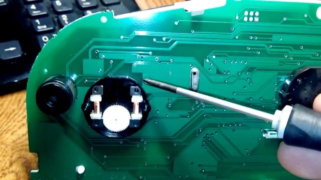 Chery Amulet. Приборная панель. Шаговый двигатель тахометра. смотреть онлайн