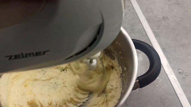 ВКУСНЕЙШИЙ? АНТИКРИЗИСНЫЙ ТОРТИК ?из плавленных сырков на сковороде? смотреть онлайн