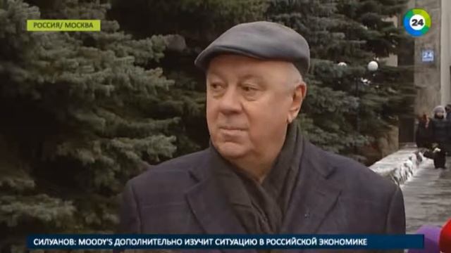 Поклонники и коллеги проводили Наталью Крачковскую аплодисментами смотреть онлайн