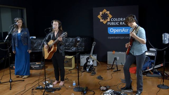 Erika Wennerstrom plays "Letting Go" at CPR's OpenAir смотреть онлайн