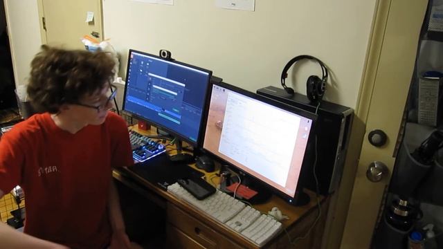 Unboxing and installing a PCIe x1 GPU смотреть онлайн