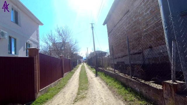 Крым. Перевальное. Немножко посёлка и красоты вокруг! На улице очень тепло. 06.04.2022